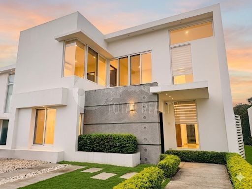 Casa en venta en Villa Fontana Sur