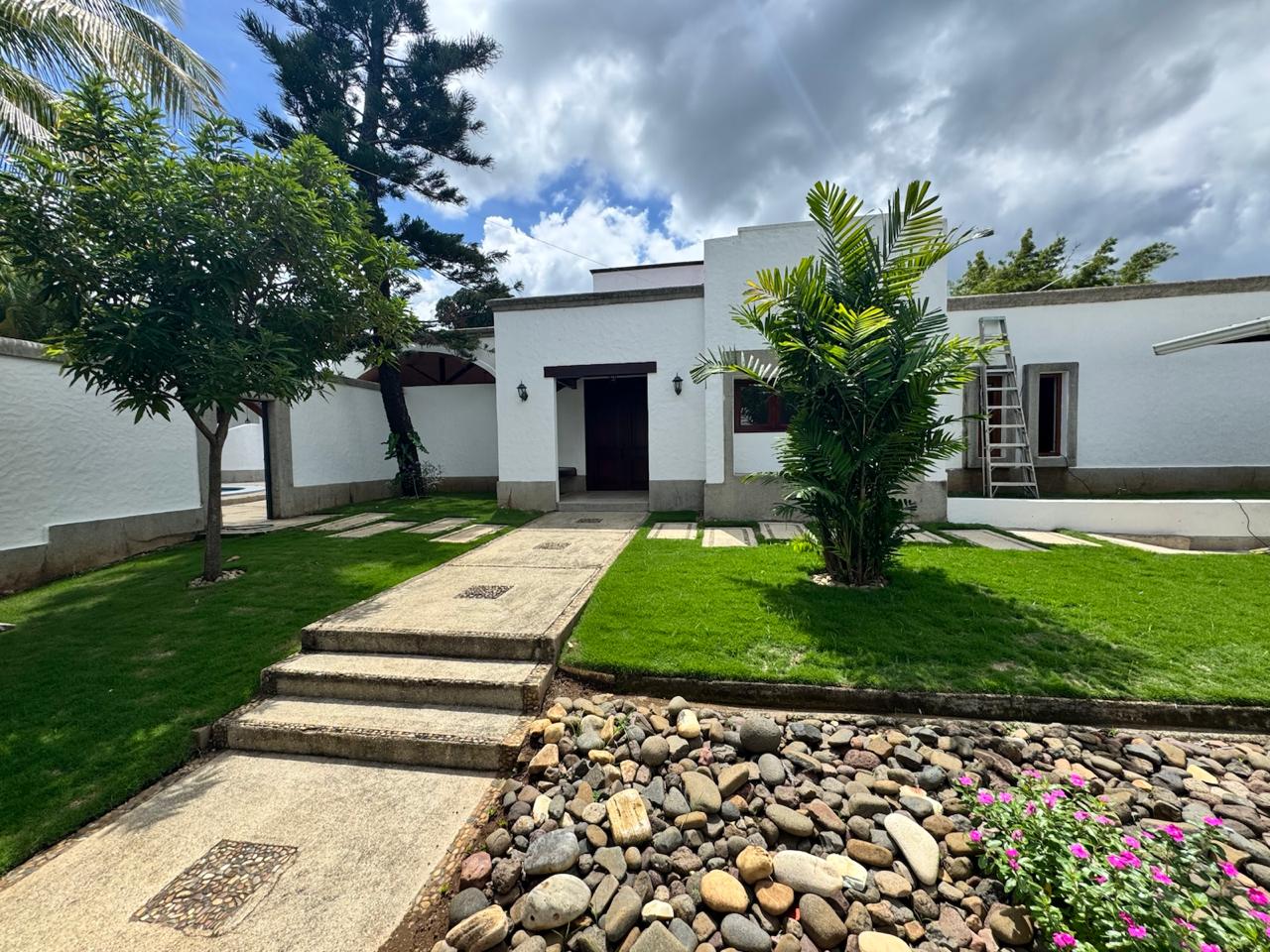 Casa en venta y alquiler en Santo Domingo