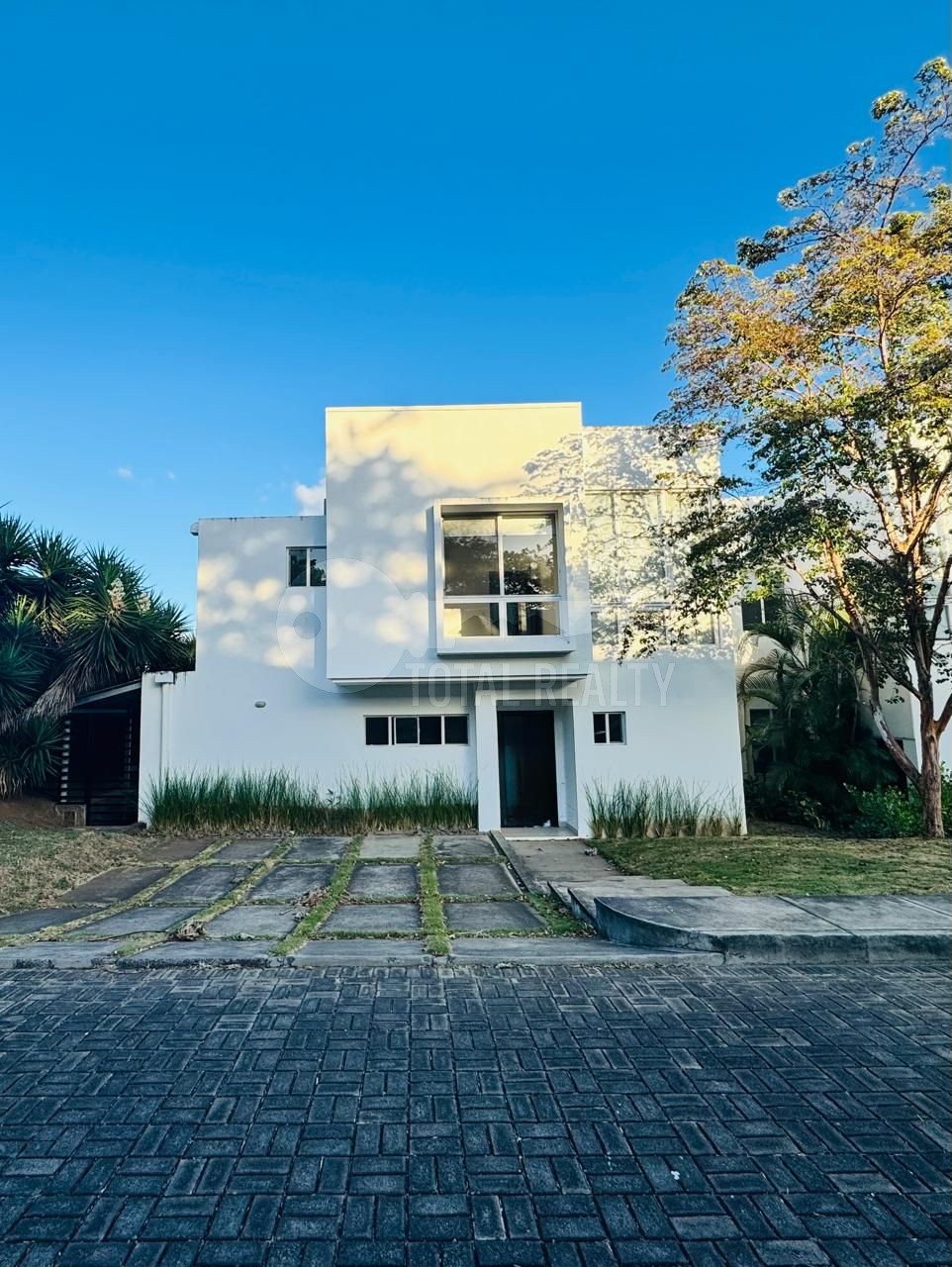 Atractiva Casa en venta en Santo Domingo, Managua