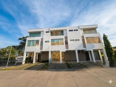 Excelente Casa en venta en Villa Fontana Sur, Managua