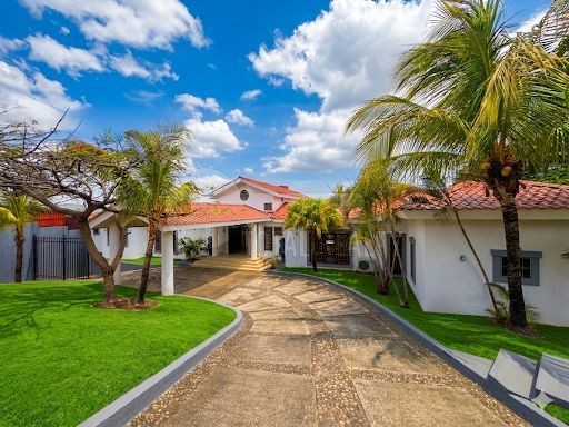 Hermosa Casa en alquiler en Carretera Sur, Managua
