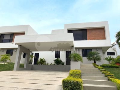 Hermosa Casa en venta en Santo Domingo, Managua