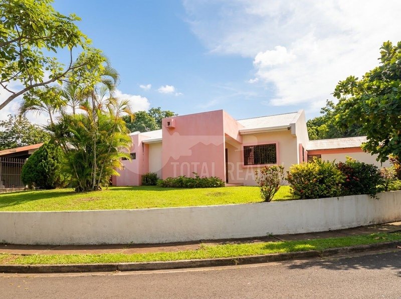 Hermosa Casa en venta en Villa Fontana, Managua