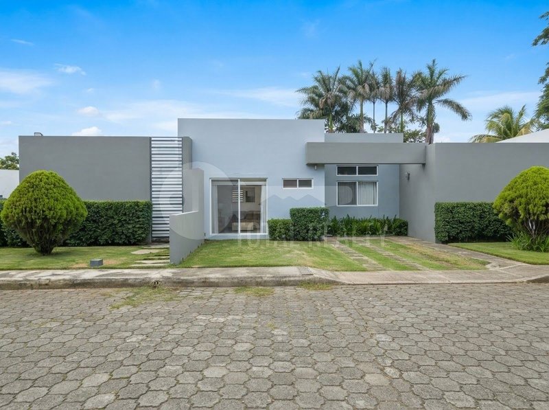 Casa en venta en Las Colinas