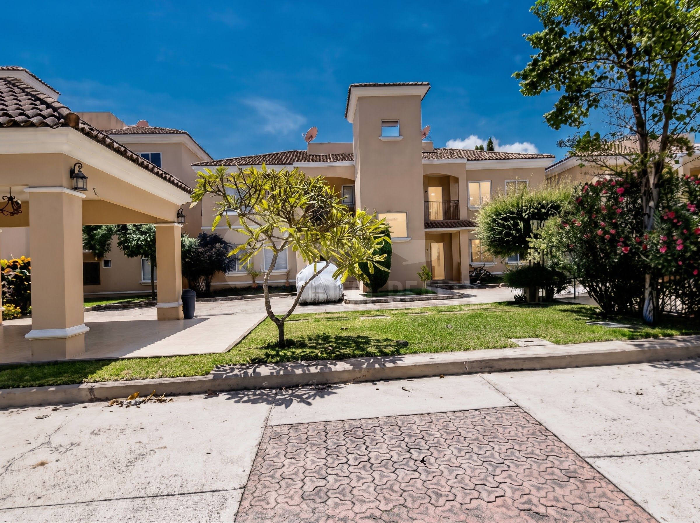 Apartamento en alquiler en Florencia, Las Colinas