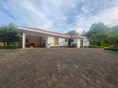 Casa Colonial de Ensueño en Camino Viejo a Santo Domingo – Frente a Galerías Santo Domingo