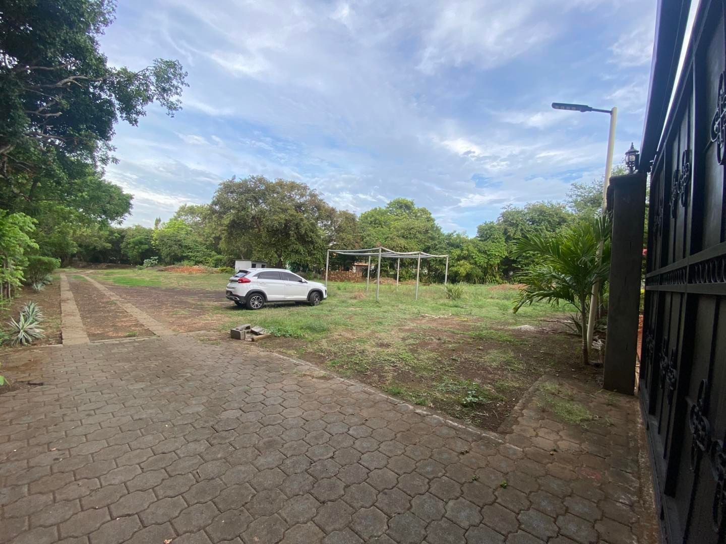 Terreno casi frente a Galerías Santo Domingo, camino viejo a Santo Domingo.