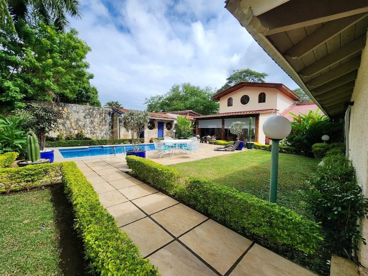 Hermosa Casa en venta en Santo Domingo, Managua