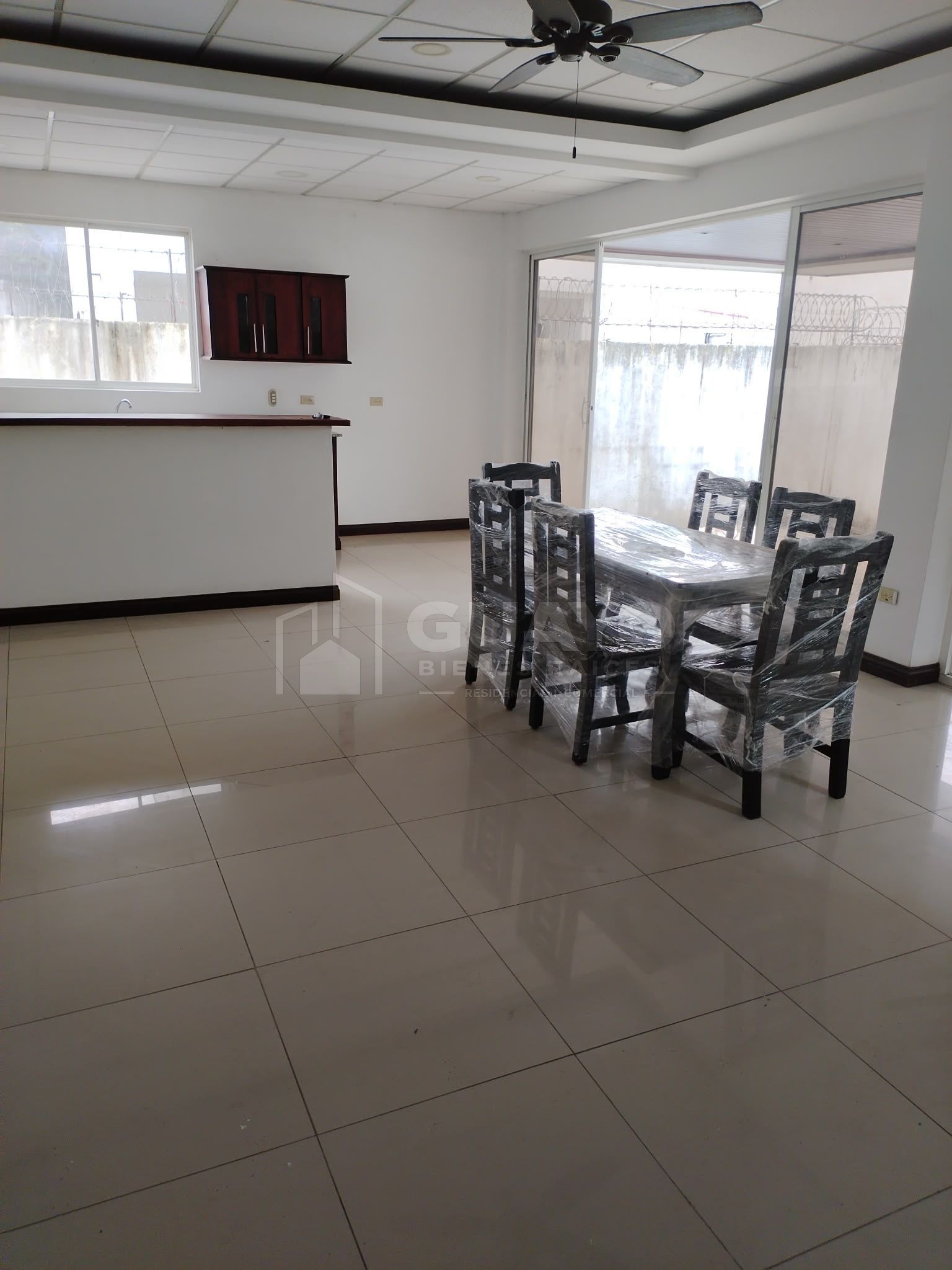 Atractiva Casa en alquiler en Carretera Nueva a Leon, Managua