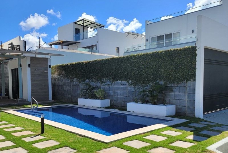 Casa en venta en Villa Real, Santa Ana