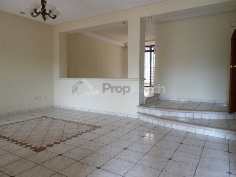 Casa en alquiler en Lomas del Guijarro