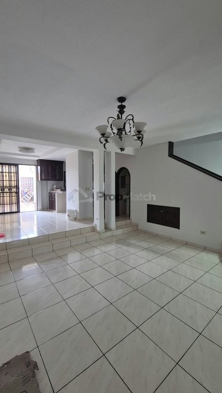 Casa en alquiler en Lomas del Guijarro