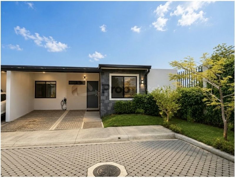 Casa en venta en Robles de Lindora, Lindora