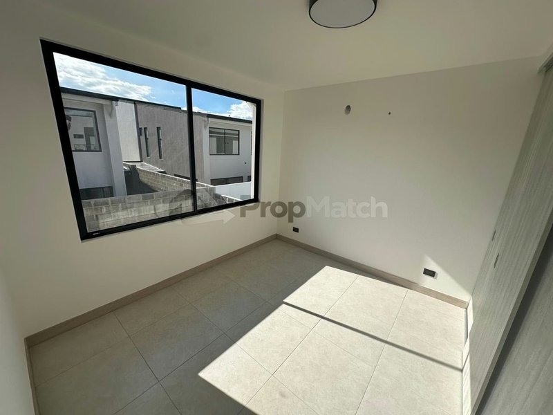 Casa en alquiler en Lindora Villa, Pozos