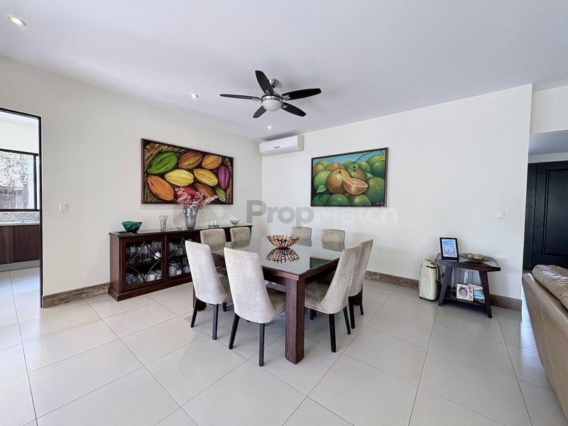 Casa en venta en Lindora