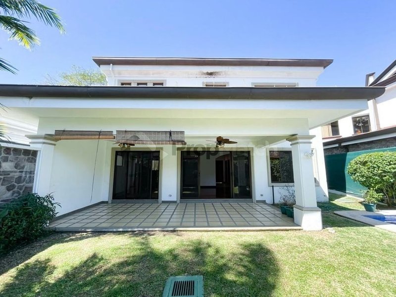Casa en alquiler en Lindora