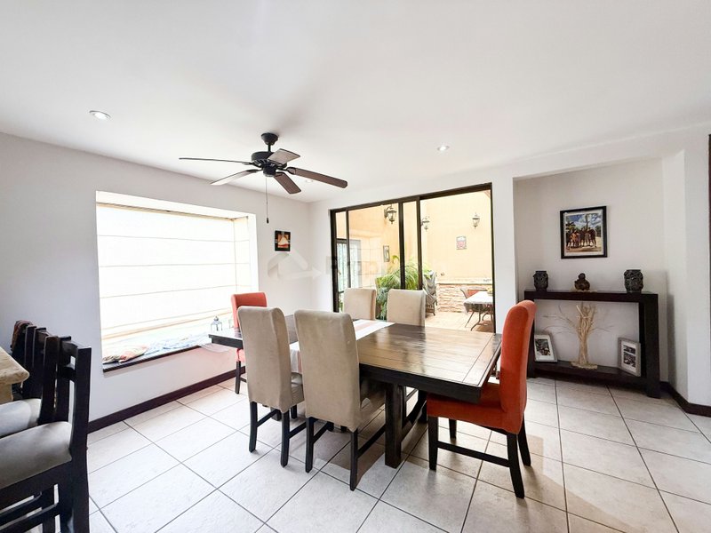 Casa en venta en Lindora