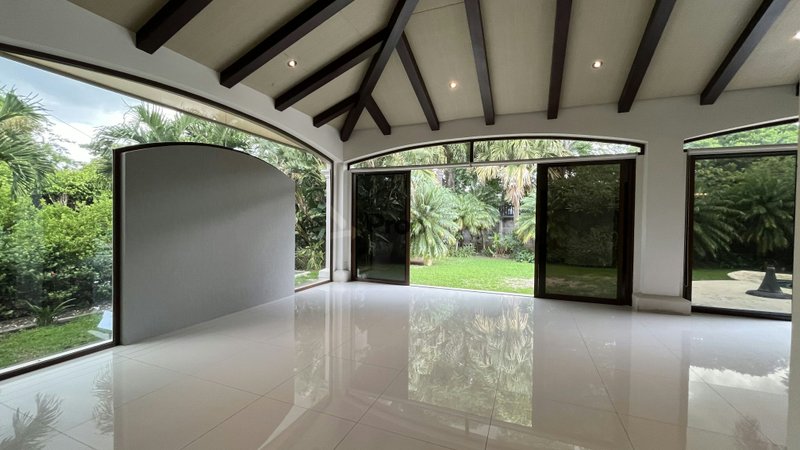 Casa en venta en Lindora
