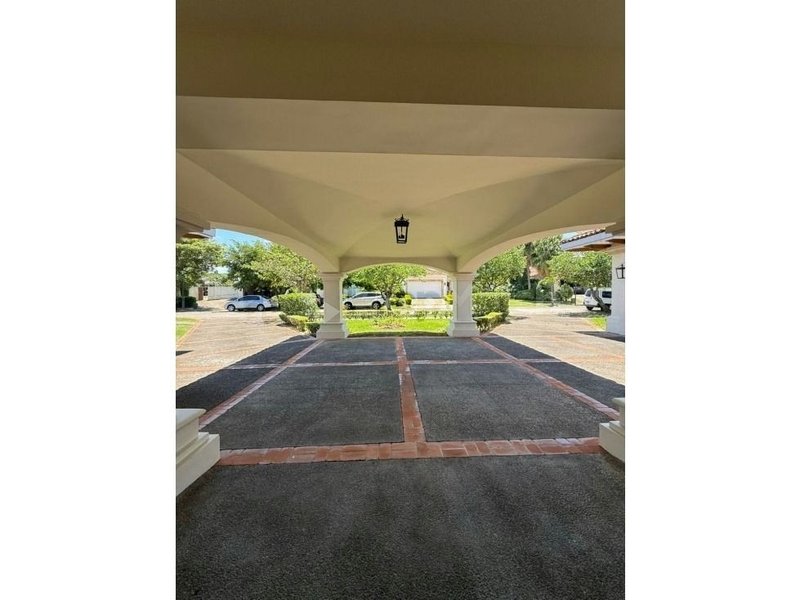 Casa en venta en Bosques de Lindora, Santa Ana