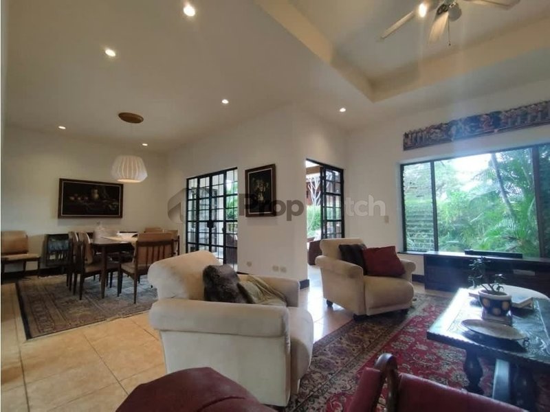 Casa en venta en Hacienda Real, Santa Ana