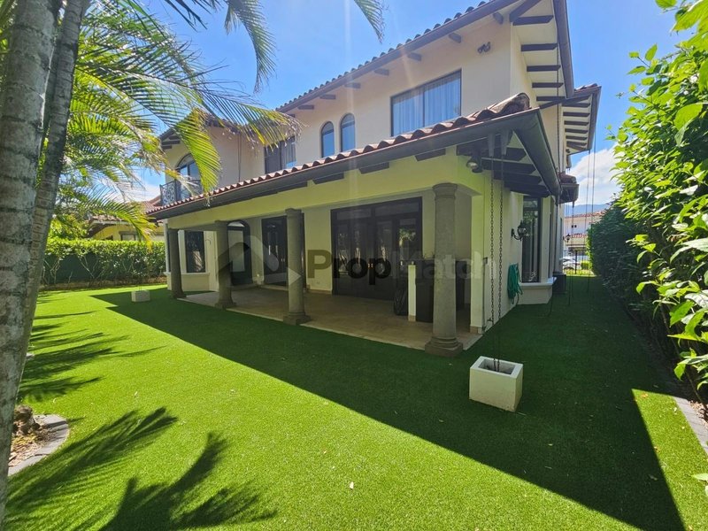 Casa en alquiler en Lindora