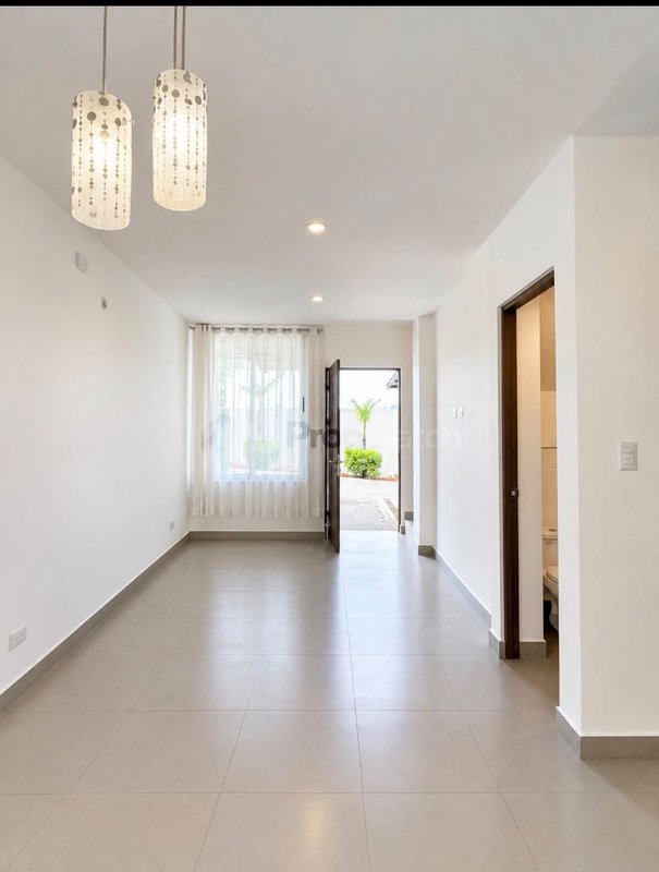 Casa en alquiler en Vistas Santa Ana, Rio Oro