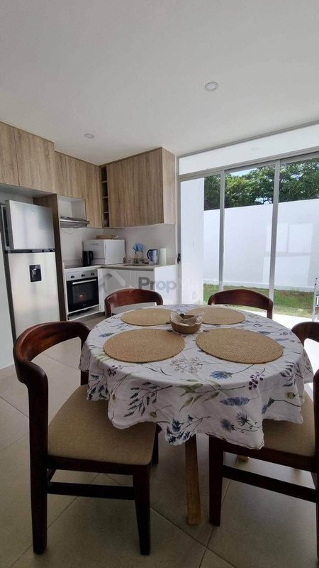 Casa en alquiler en Vistas Santa Ana, Rio Oro