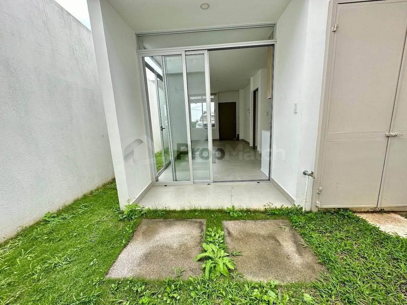 Casa en alquiler en Vistas Santa Ana, Rio Oro